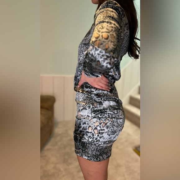 Brand new. Vintage Marciano Animal Print fitted dress - Picture 5 of 5